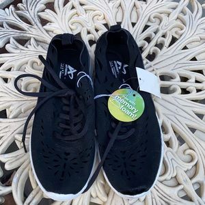 Athletech Black cut out sneakers sz. 4